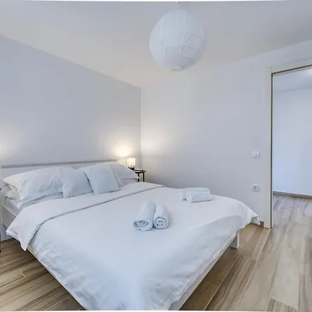 Palma-1 By Interhome * Lovran