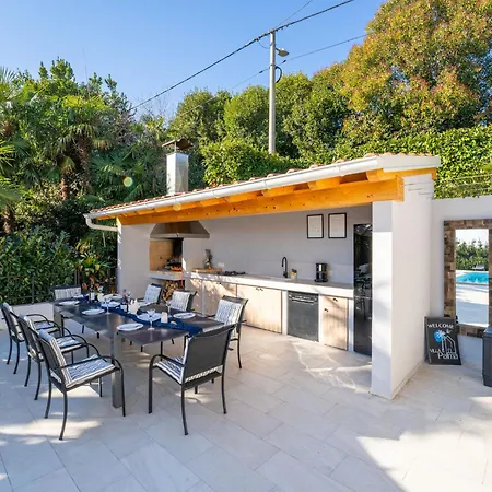 Palma-1 By Interhome Lovran