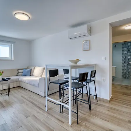 Palma-1 By Interhome * Lovran