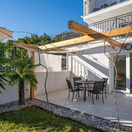 Palma-1 By Interhome Lovran